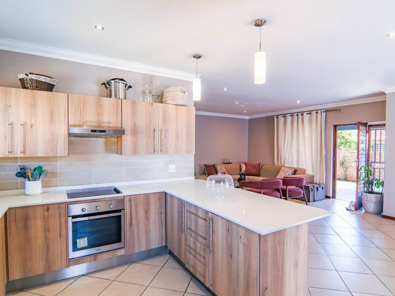 IMMACULATE 3 BEDROOM 2 BATHS FAMILY HOME - Photo 6