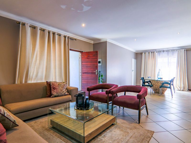 IMMACULATE 3 BEDROOM 2 BATHS FAMILY HOME - Photo 7