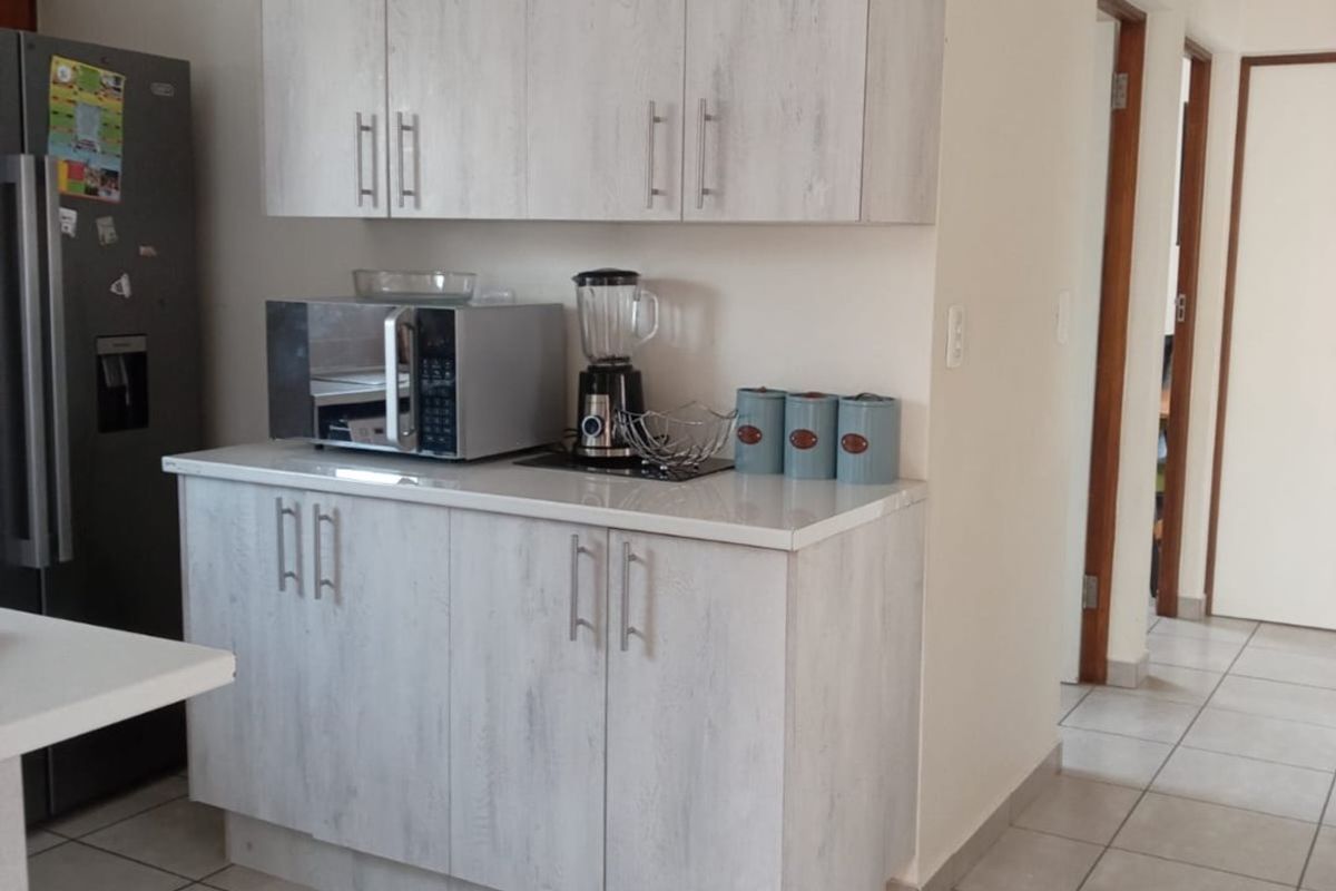 Beautiful 3-Bedroom House for Sale in Akasia - Photo 4