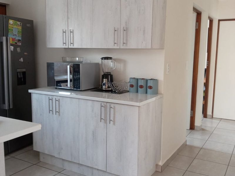 Beautiful 3-Bedroom House for Sale in Akasia - Photo 4