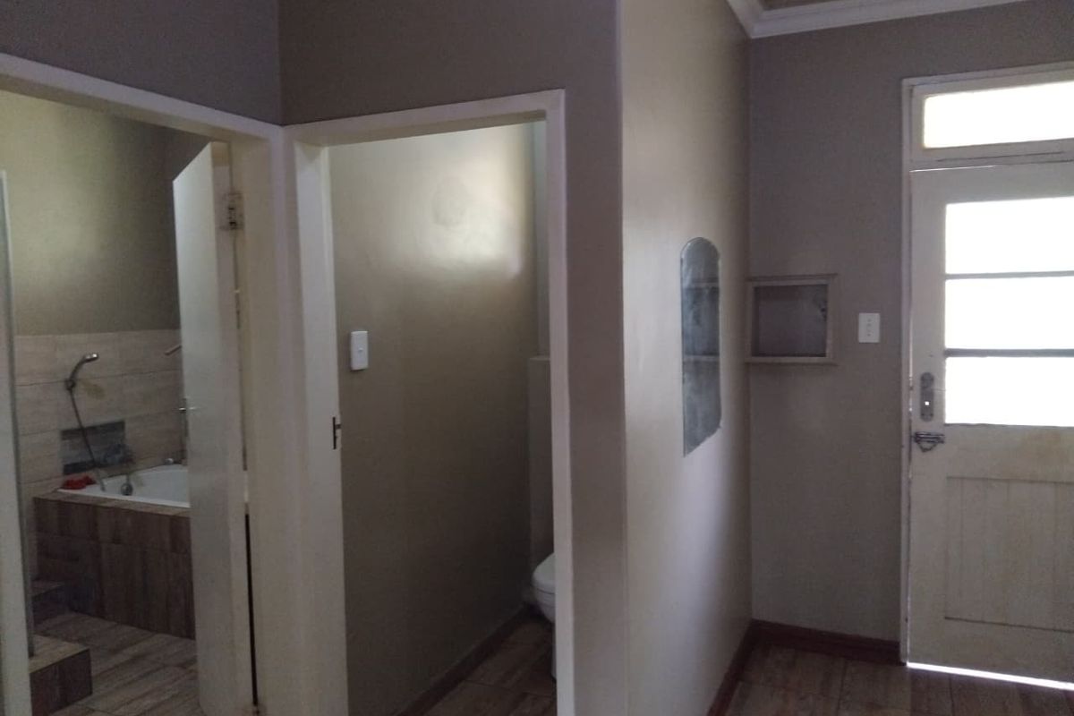 Lovely Renovated 3,5-bedroom, 1-bathroom unit for sale in Muckleneuk - Photo 3