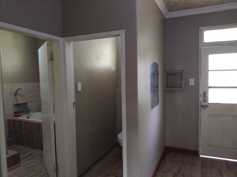 Lovely Renovated 3,5-bedroom, 1-bathroom unit for sale in Muckleneuk - Photo 3