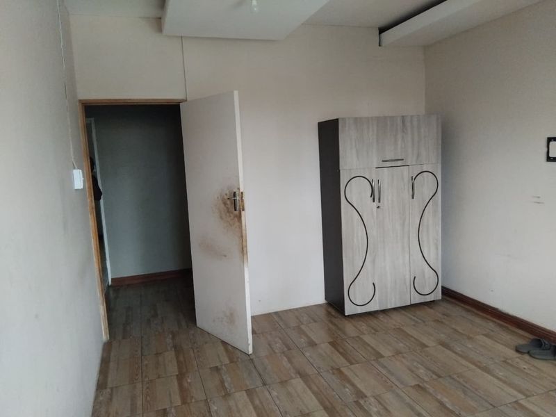 Lovely Renovated 3,5-bedroom, 1-bathroom unit for sale in Muckleneuk - Photo 8