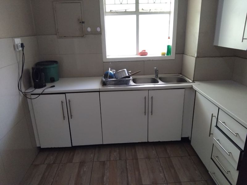 Lovely Renovated 3,5-bedroom, 1-bathroom unit for sale in Muckleneuk - Photo 2