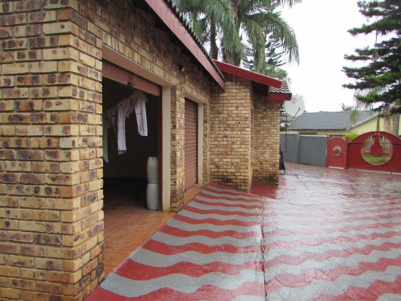 Lovely 3 bedroom Family Home in a Quiet Neighbourhood - Photo 4