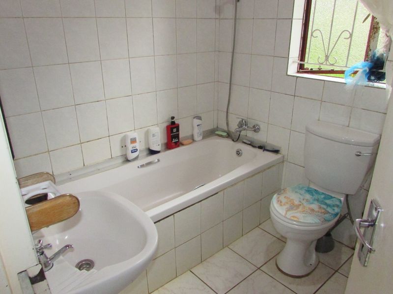 Lovely 3 bedroom Family Home in a Quiet Neighbourhood - Photo 10