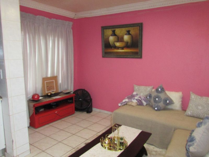 Lovely 3 bedroom Family Home in a Quiet Neighbourhood - Photo 6