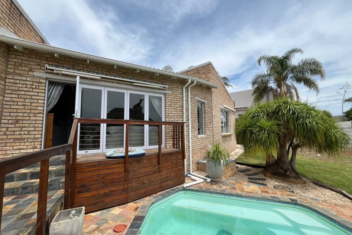 Modern family home in Vanes Estate! - Photo 2