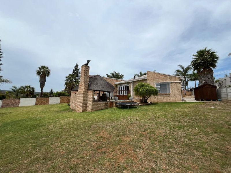 Modern family home in Vanes Estate! - Photo 8