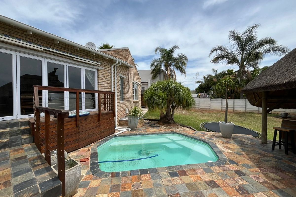 Modern family home in Vanes Estate! - Photo 3