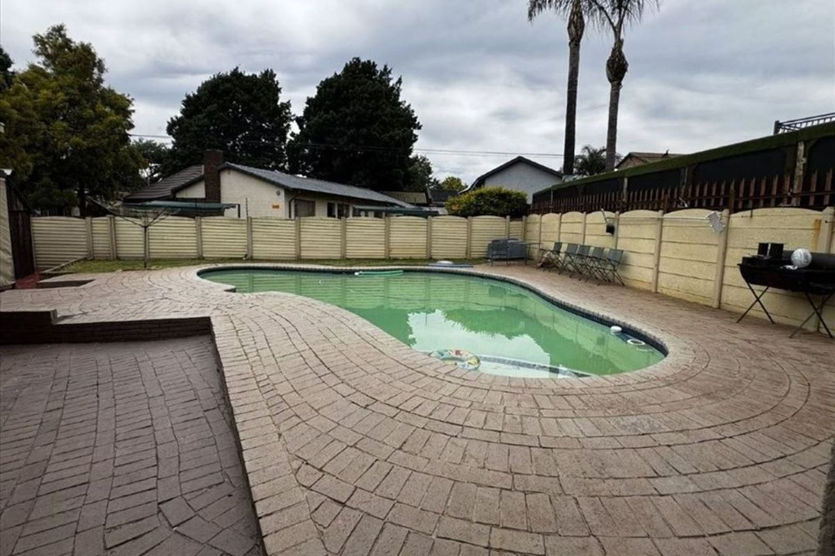 Modern Family Lifestyle Haven - Photo 3