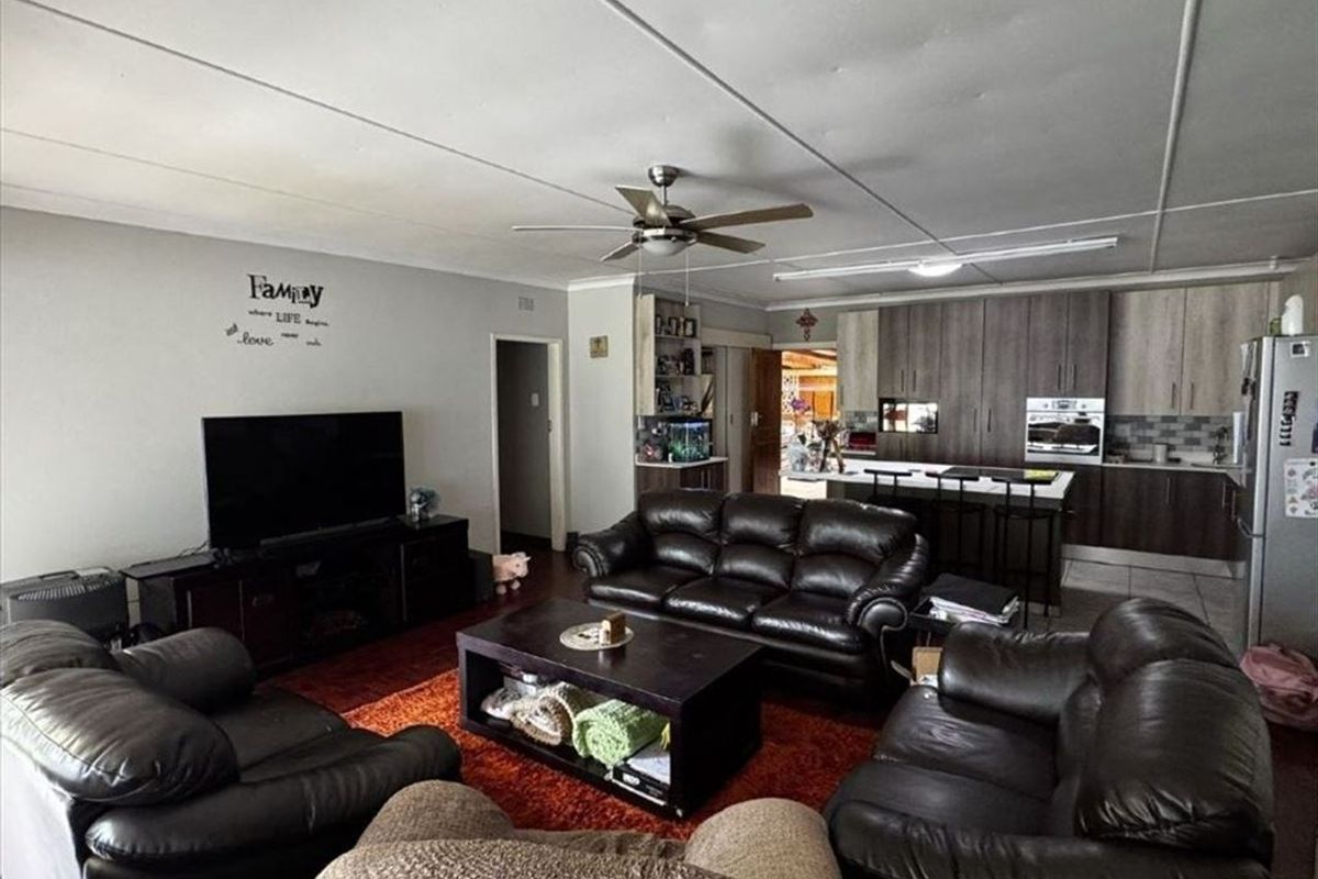 Modern Family Lifestyle Haven - Photo 2