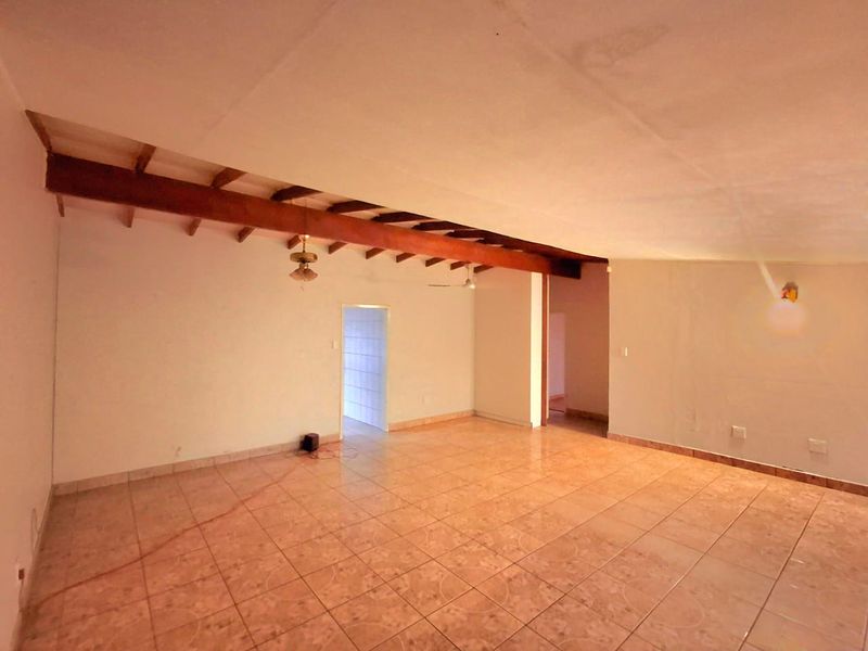 Spacious 3-Bedroom Home in Sasolburg – Close to Schools and Town Centre - Photo 3