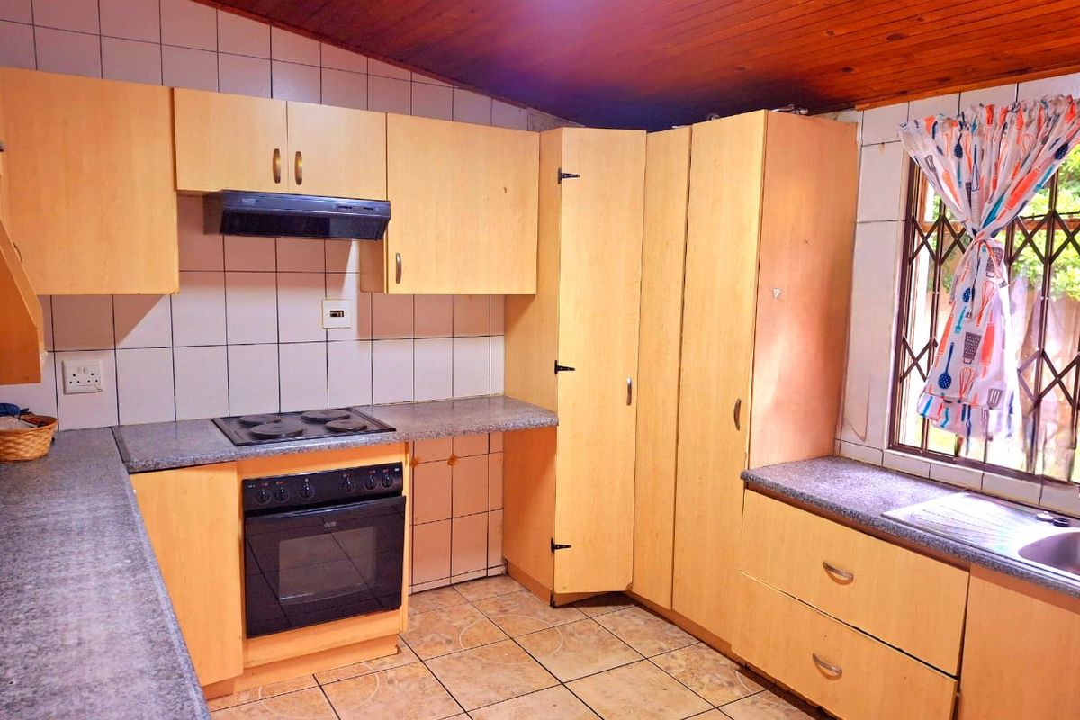 Spacious 3-Bedroom Home in Sasolburg – Close to Schools and Town Centre - Photo 2