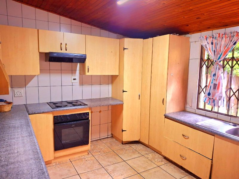 Spacious 3-Bedroom Home in Sasolburg – Close to Schools and Town Centre - Photo 2