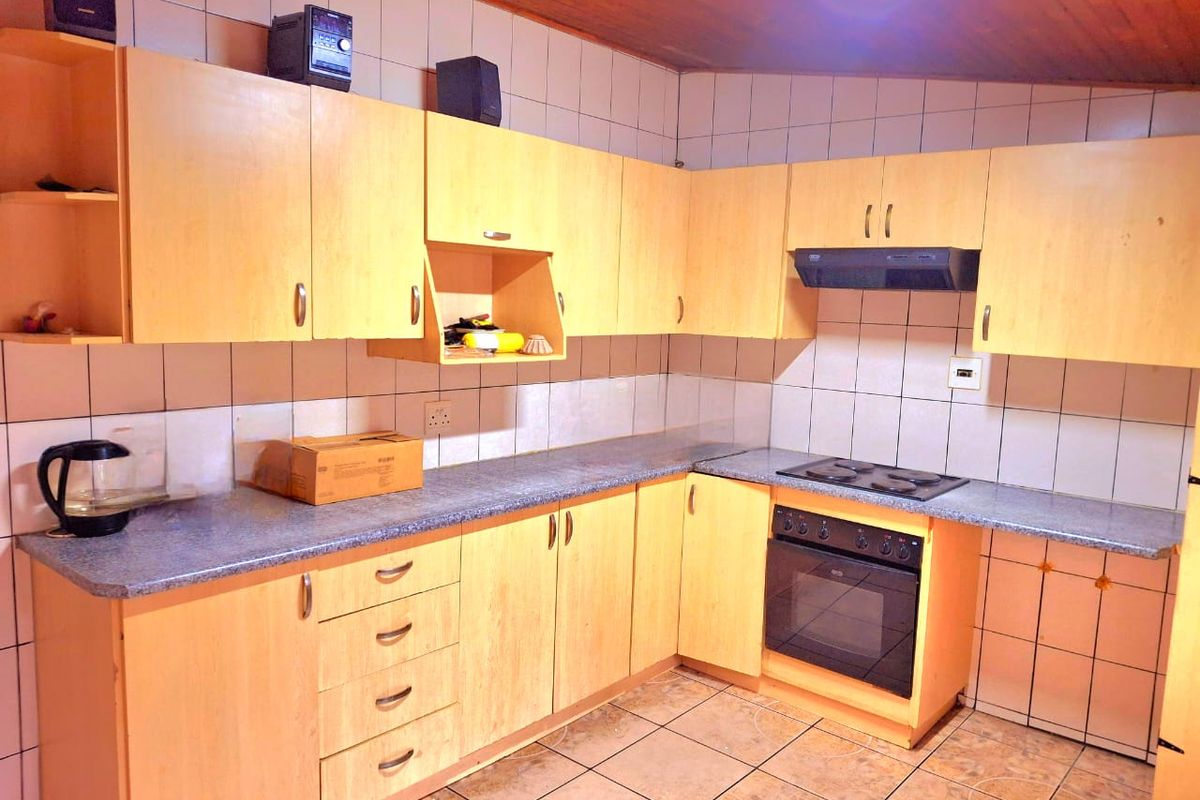 Spacious 3-Bedroom Home in Sasolburg – Close to Schools and Town Centre - Photo 5