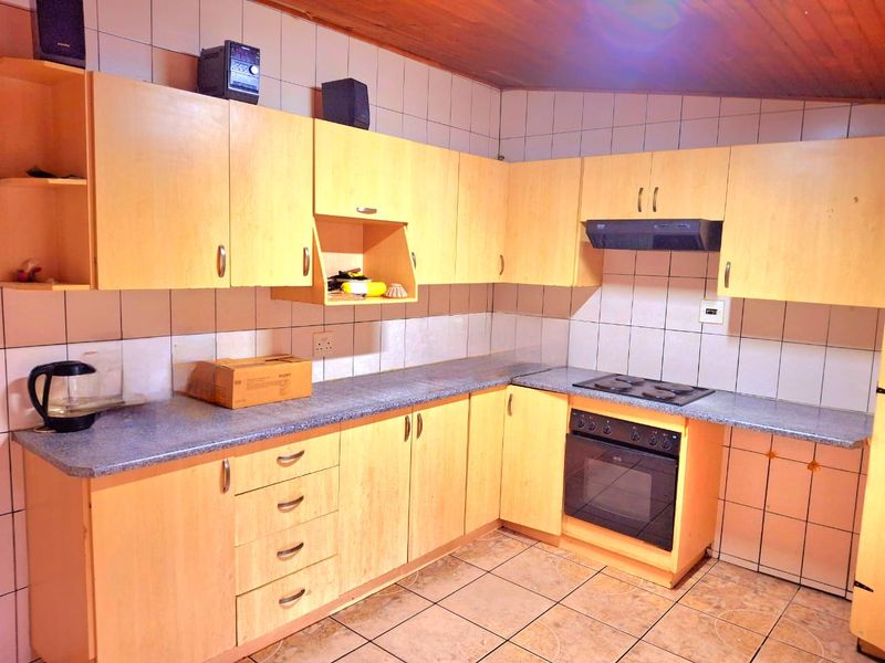 Spacious 3-Bedroom Home in Sasolburg – Close to Schools and Town Centre - Photo 5