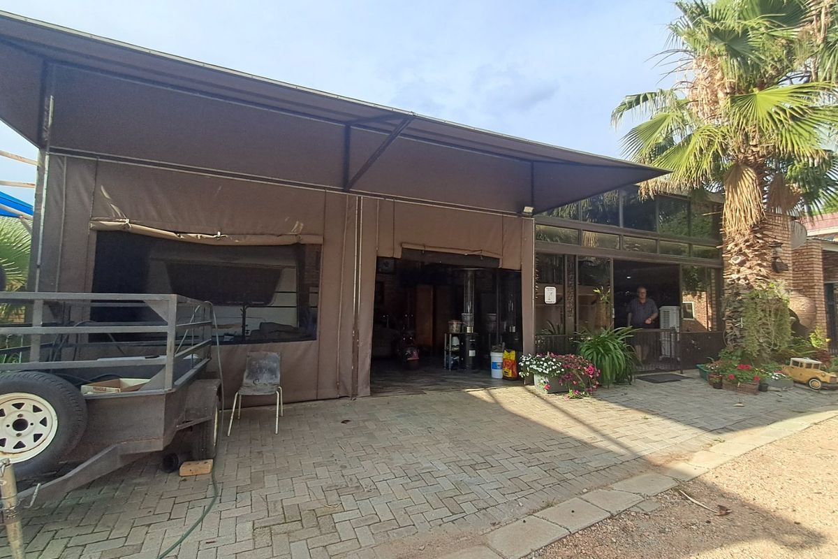 Charming Home at the Boating Club - Photo 4