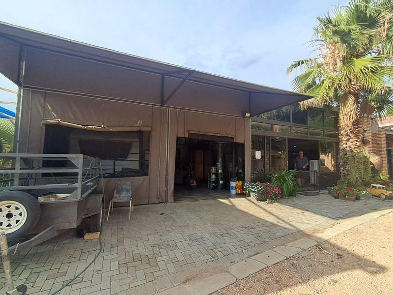 Charming Home at the Boating Club - Photo 4