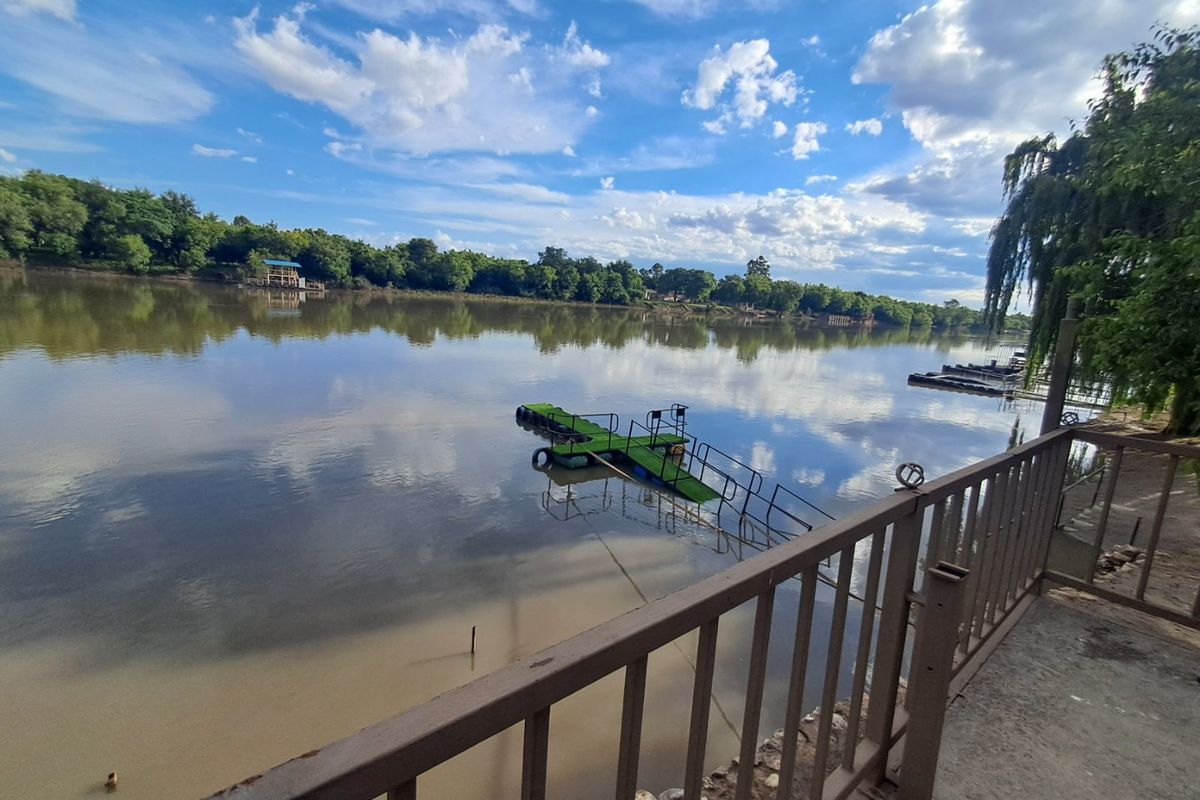 Charming Home at the Boating Club - Photo 2