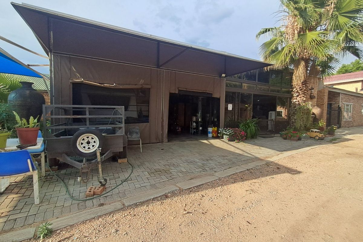 Charming Home at the Boating Club - Photo 5