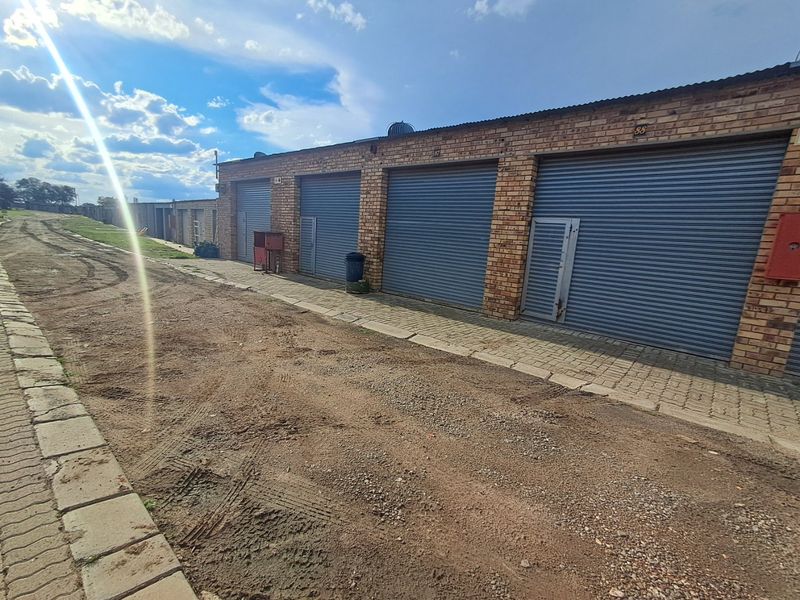 Charming Home at the Boating Club - Photo 10