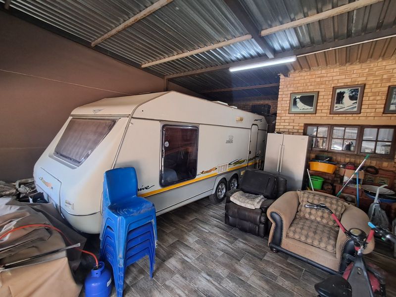 Charming Home at the Boating Club - Photo 8