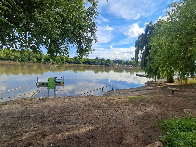 Charming Home at the Boating Club - Photo 6