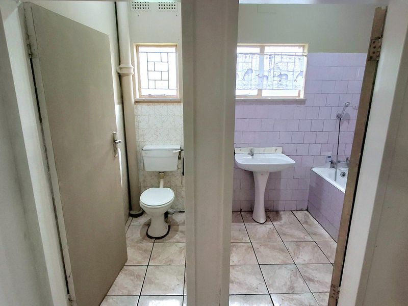 3 Bedroom home walking distance to Sasol one ,college, high and  primary schools with erf size 1044 - Photo 10