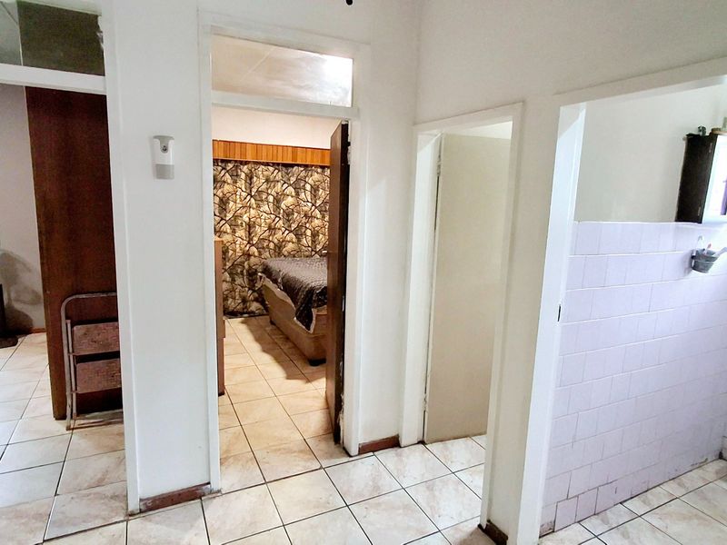 3 Bedroom home walking distance to Sasol one ,college, high and  primary schools with erf size 1044 - Photo 6