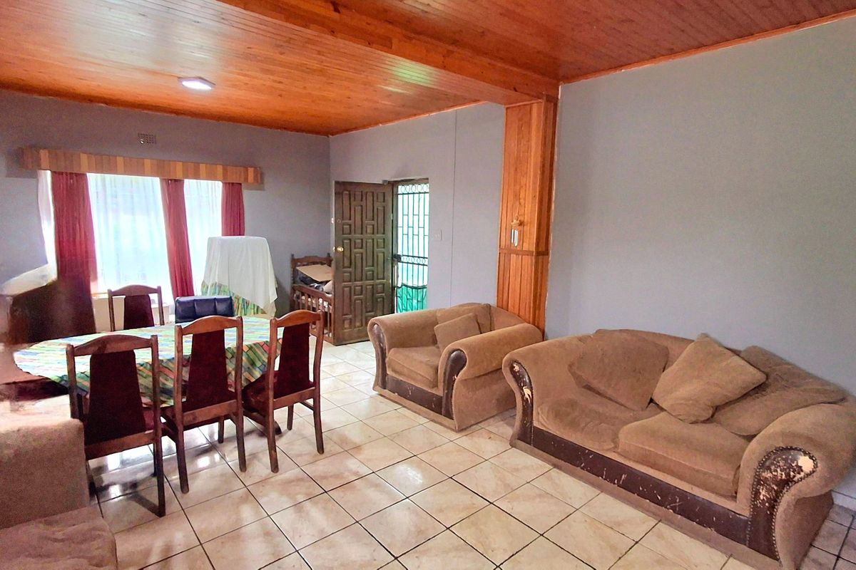 3 Bedroom home walking distance to Sasol one ,college, high and  primary schools with erf size 1044 - Photo 4