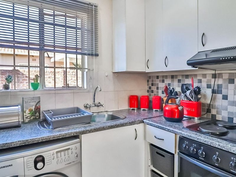 Two Bedroom Simplex In Exclusive Eden Glen Boom - Photo 8