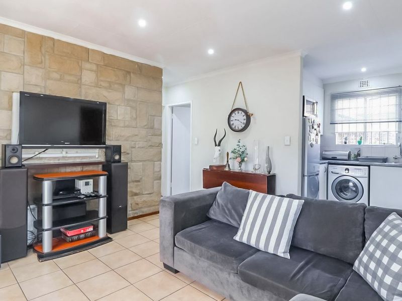 Two Bedroom Simplex In Exclusive Eden Glen Boom - Photo 3