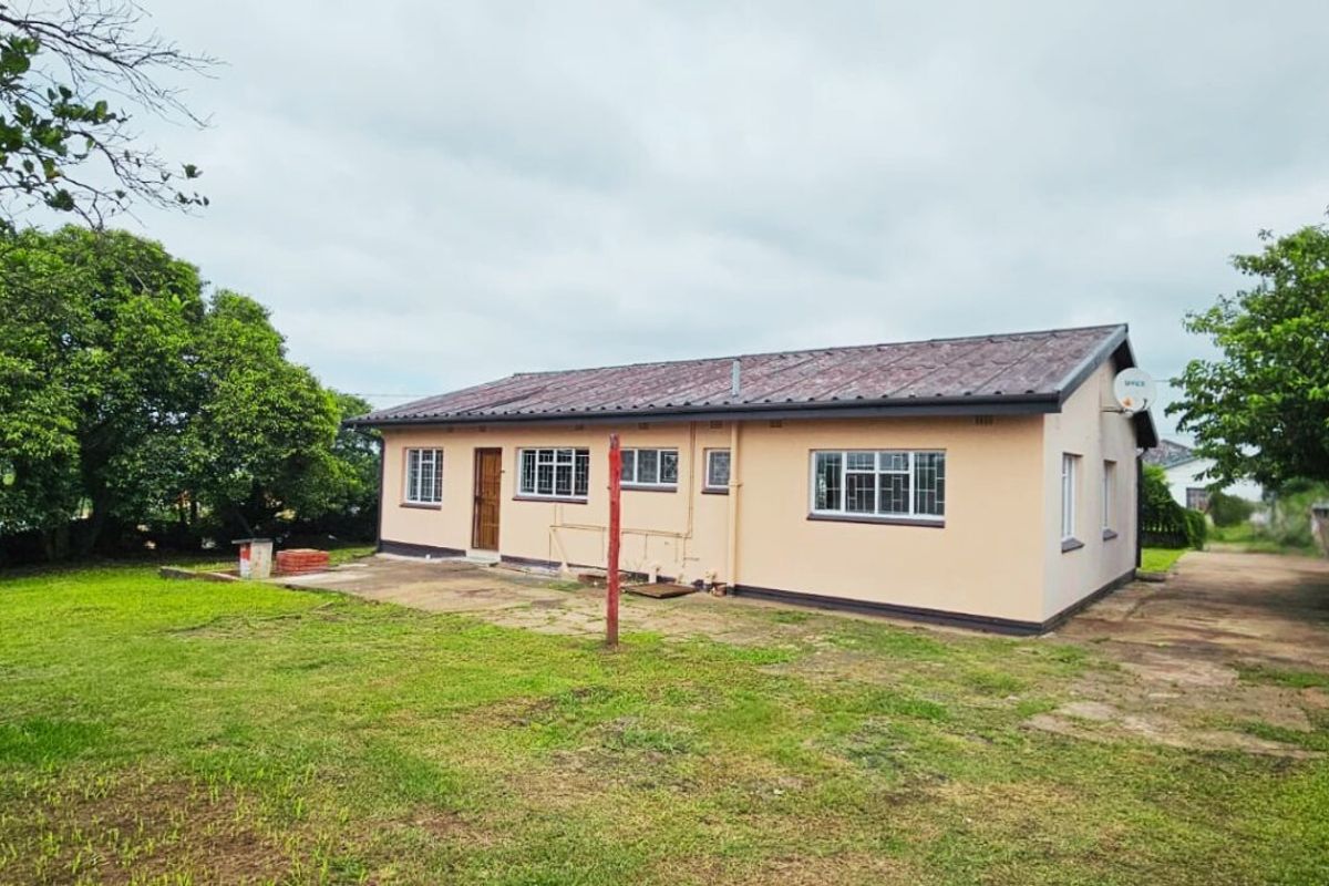 Warm and Inviting 3-Bedroom House - Photo 2