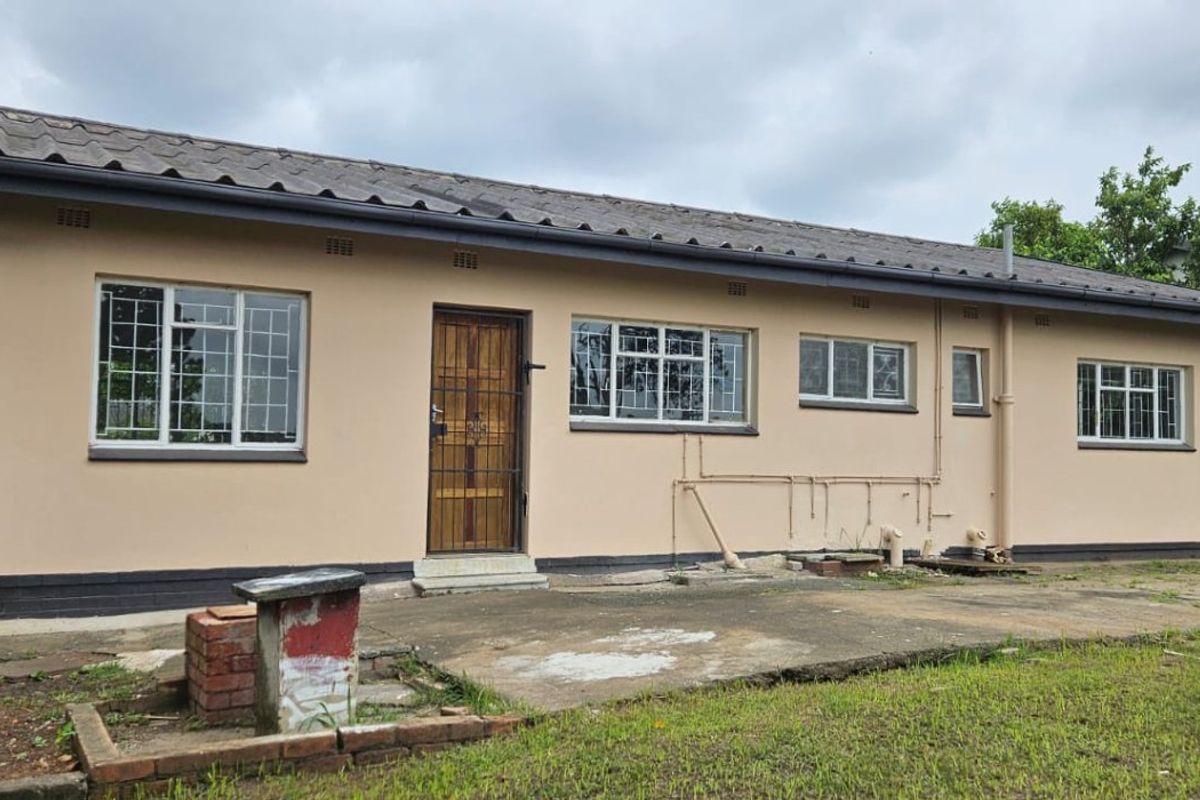 Warm and Inviting 3-Bedroom House - Photo 3