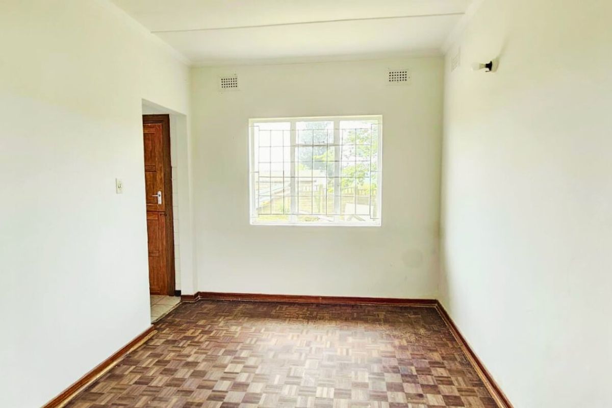 Warm and Inviting 3-Bedroom House - Photo 5