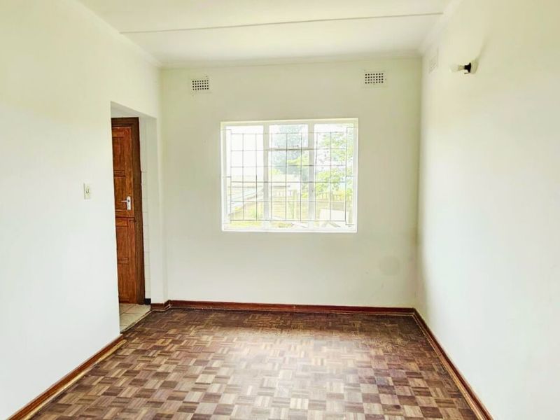 Warm and Inviting 3-Bedroom House - Photo 5