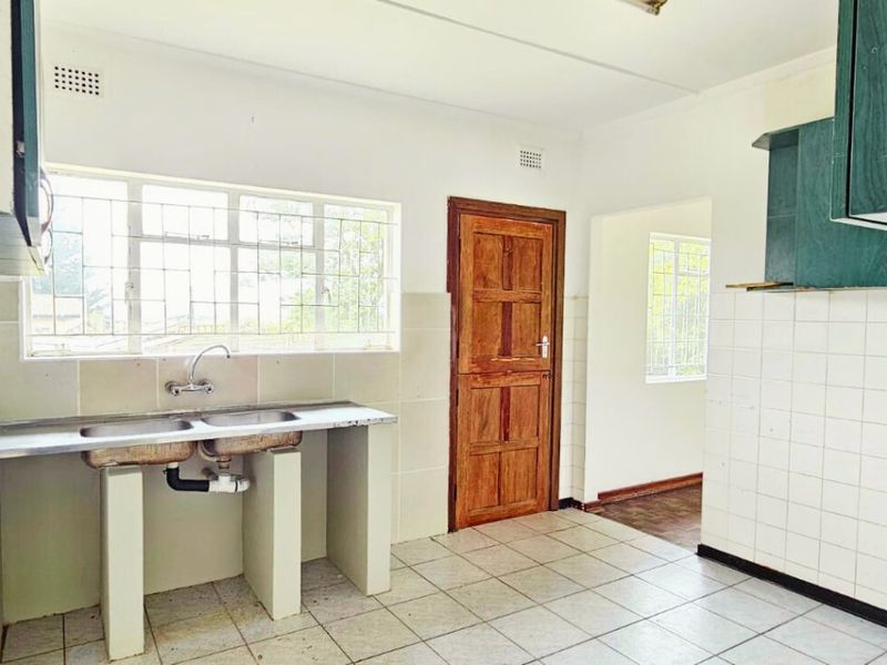 Warm and Inviting 3-Bedroom House - Photo 8