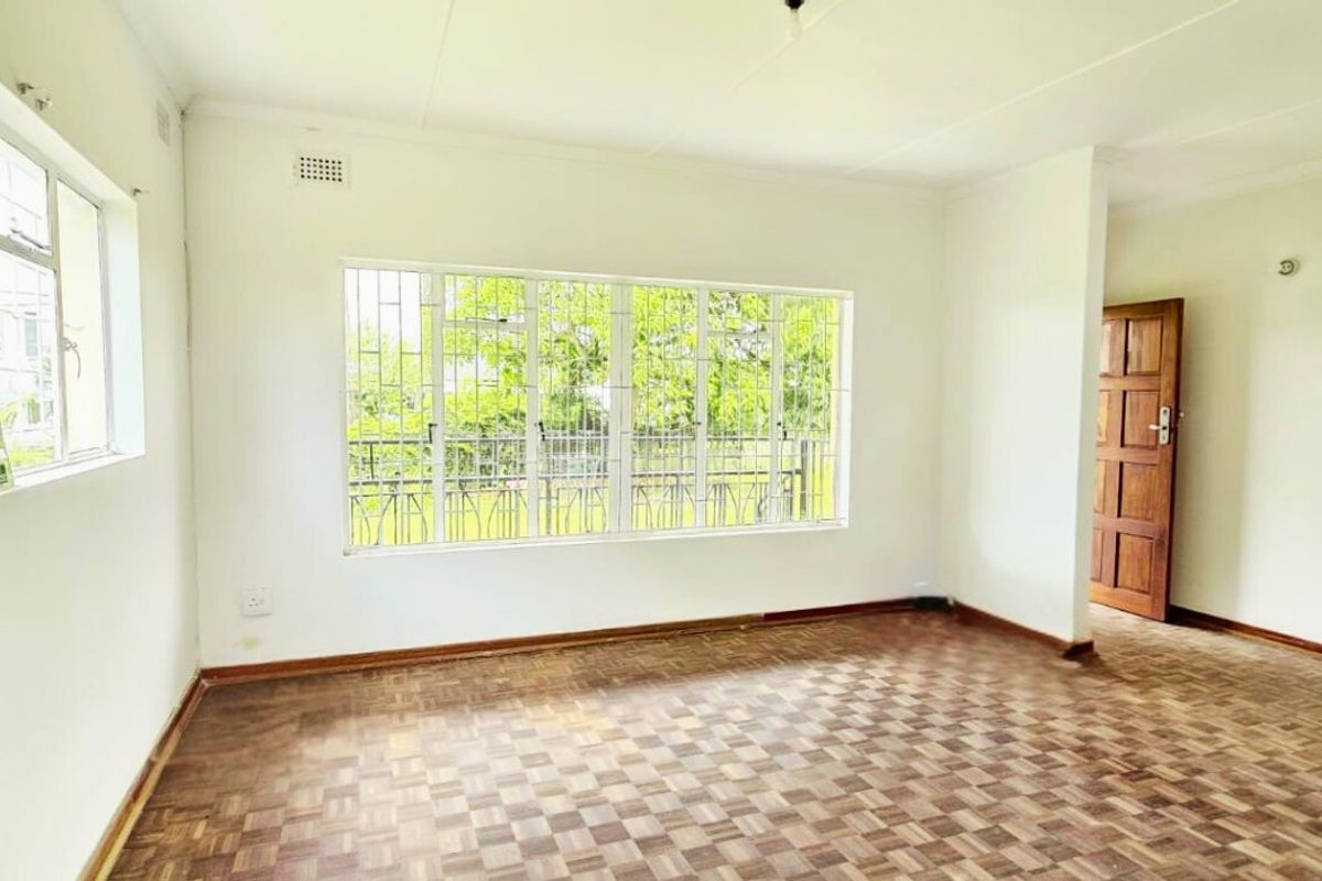 Warm and Inviting 3-Bedroom House - Photo 4