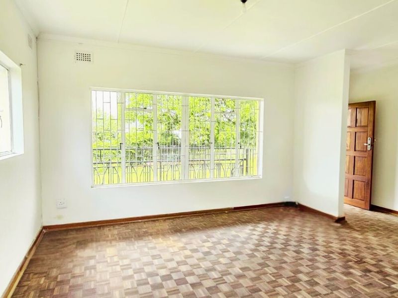 Warm and Inviting 3-Bedroom House - Photo 4