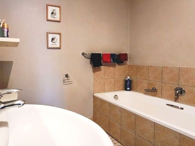 2 Bedroom Apartment for Rent in Knysna Central - Photo 6