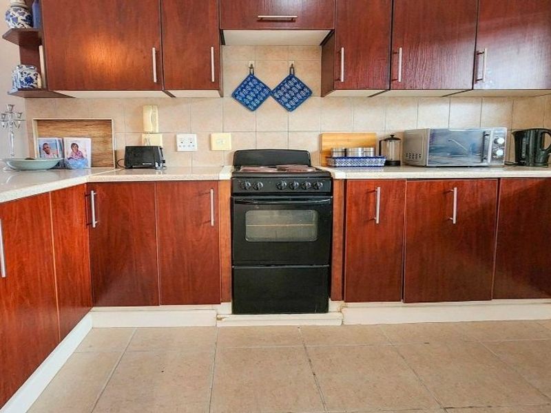 2 Bedroom Apartment for Rent in Knysna Central - Photo 9