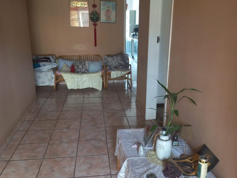 Charming Golden Oldie on Quiet Street - Photo 5