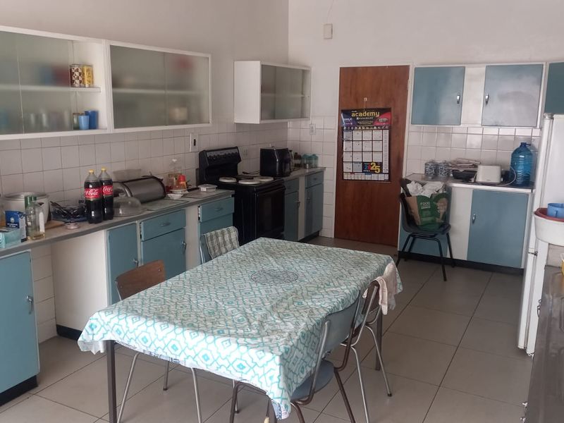 Charming Golden Oldie on Quiet Street - Photo 8