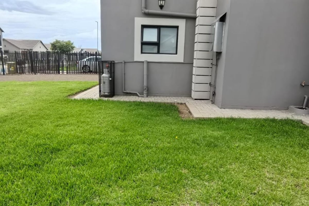 Modern, 4 Bedroom Double Story Family gome fir Sale at Arcata Estate - Photo 4