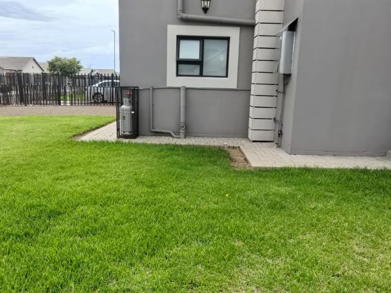 Modern, 4 Bedroom Double Story Family gome fir Sale at Arcata Estate - Photo 4