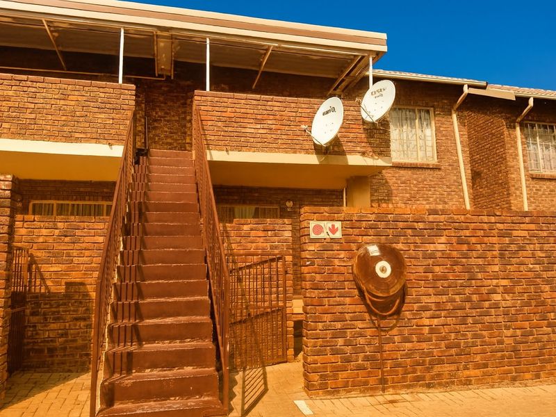 Modern Apartment with City Views, Ready to Move In! - Photo 3