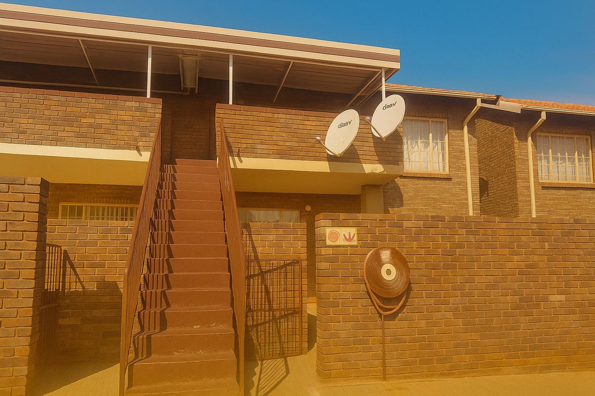 Modern Apartment with City Views, Ready to Move In! - Photo 2