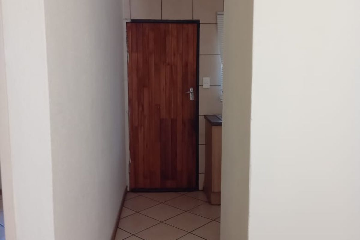 Modern Apartment with City Views, Ready to Move In! - Photo 4