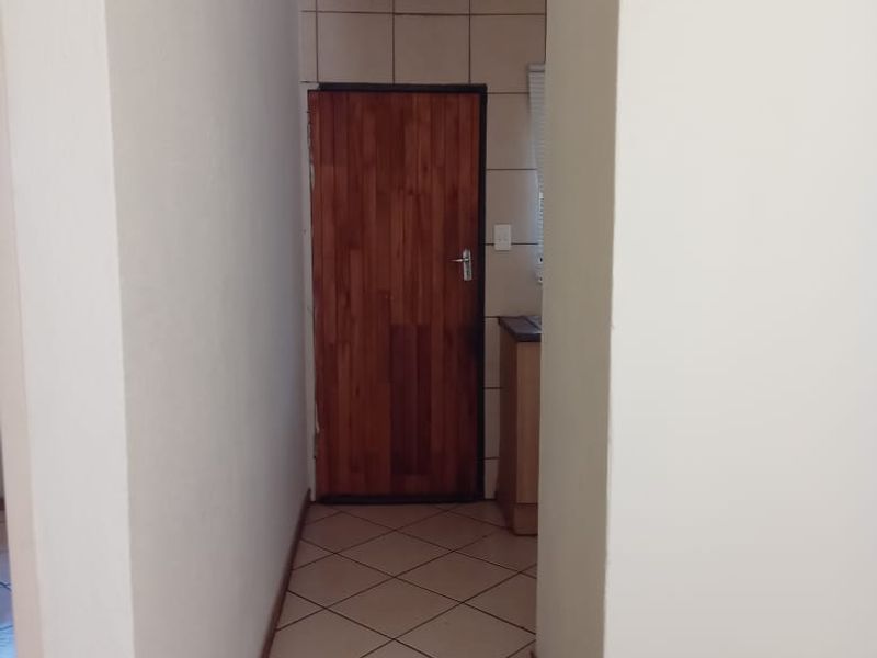 Modern Apartment with City Views, Ready to Move In! - Photo 4